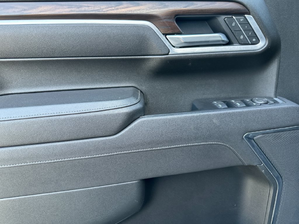 Used 2025 GMC Sierra 1500 SLT RWD image 10