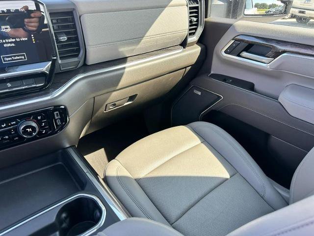 Used 2025 Chevrolet Silverado 2500 LTZ w/ LTZ Premium Package AWD/4WD image 17