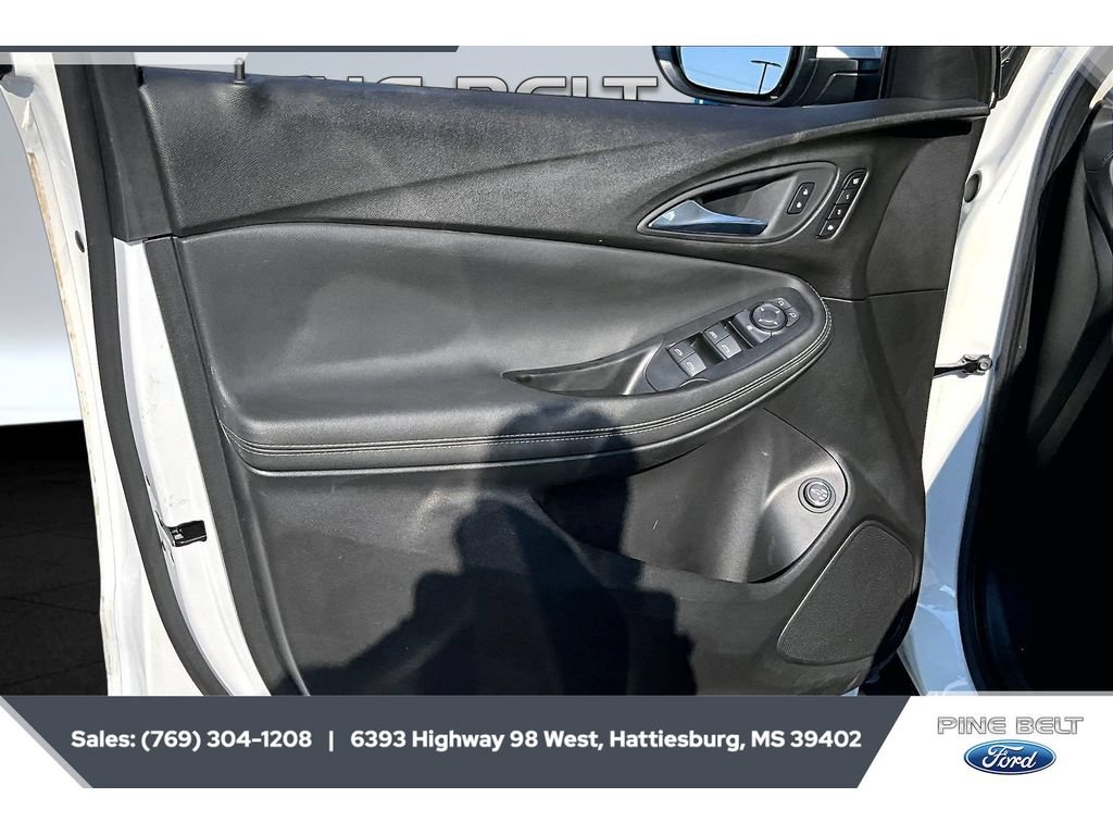 Used 2023 Buick Encore GX Essence w/ Experience Buick Package FWD image 17