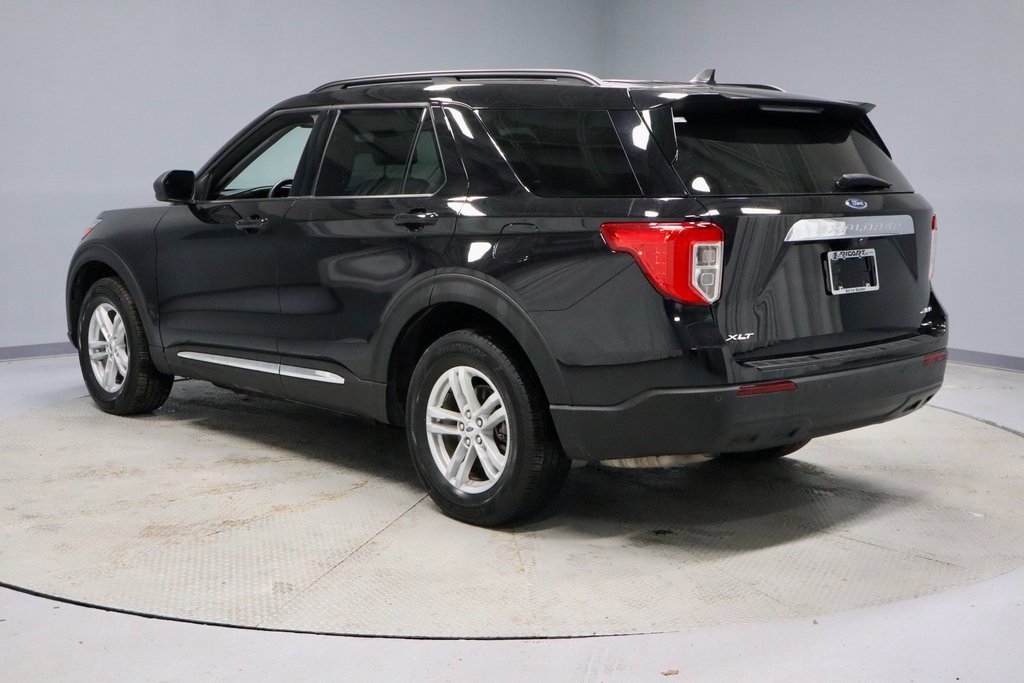 Certified 2023 Ford Explorer XLT image 3