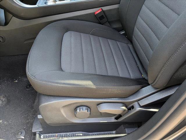 Certified 2024 Ford Edge SE w/ Black Appearance Package image 9