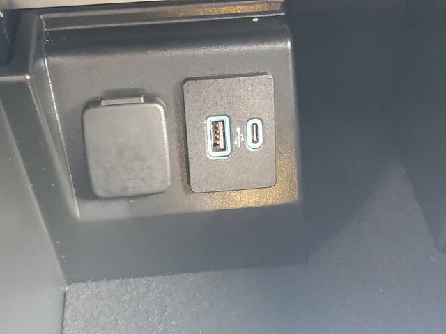 Certified 2024 Ford Explorer ST-Line w/ Class IV Trailer Tow Package image 23