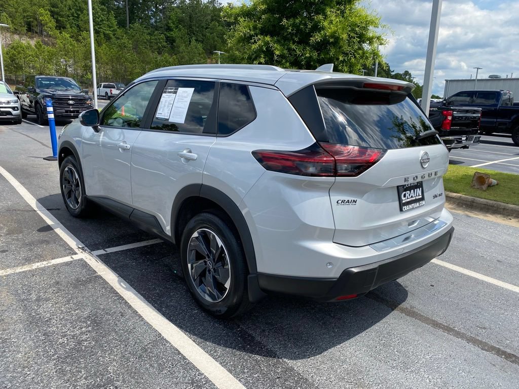 Used 2024 Nissan Rogue SV w/ SV Premium Package AWD/4WD image 5