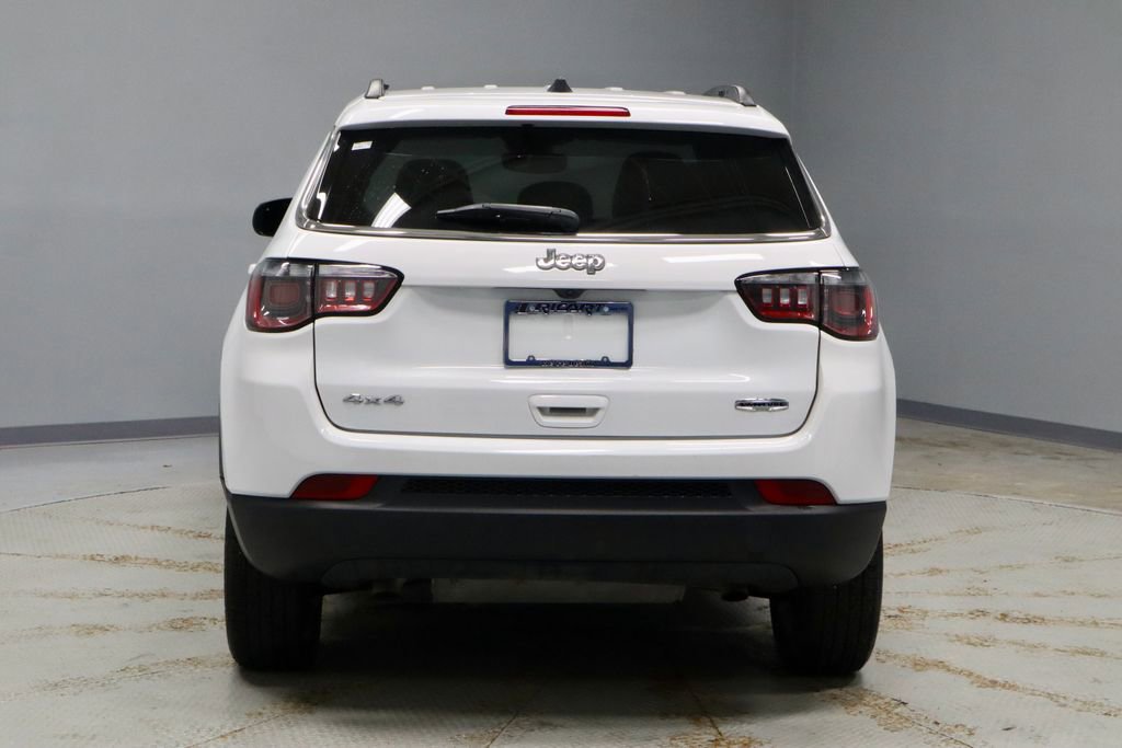 Used 2025 Jeep Compass Latitude AWD/4WD image 9