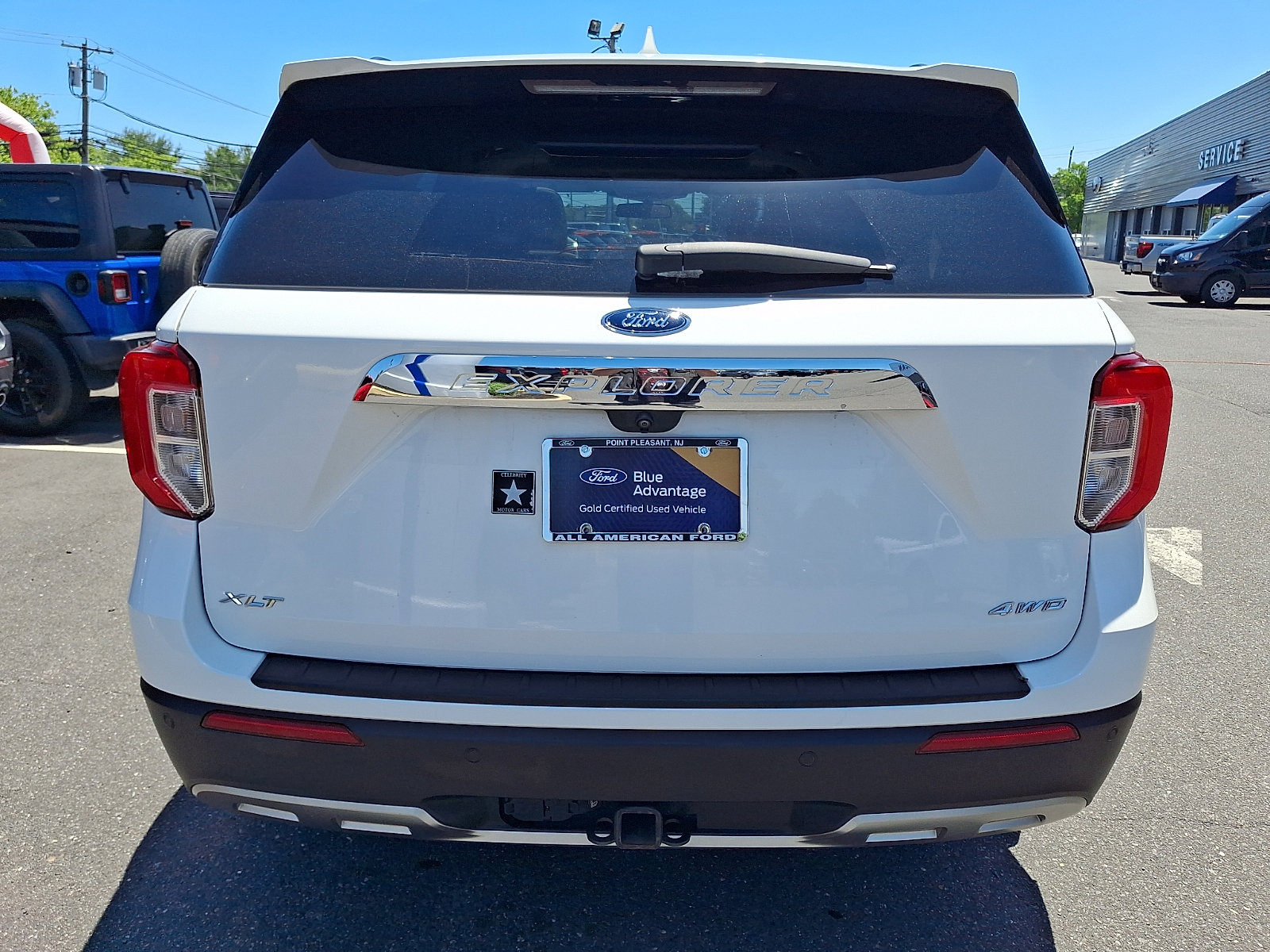 Certified 2022 Ford Explorer XLT w/ Equipment Group 202A AWD/4WD image 9