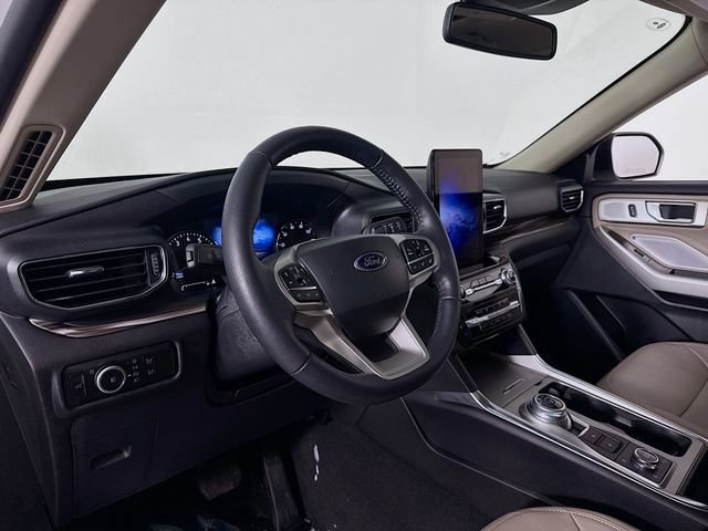 Certified 2023 Ford Explorer Limited w/ Limited Technology Package image 9