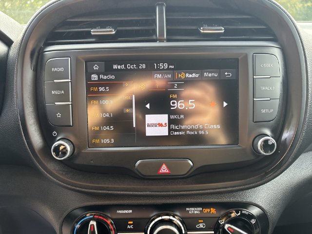 Used 2023 Kia Soul LX w/ LX Technology Package FWD image 16