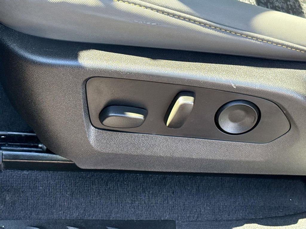 Used 2024 Chevrolet Colorado ZR2 w/ Technology Package image 24