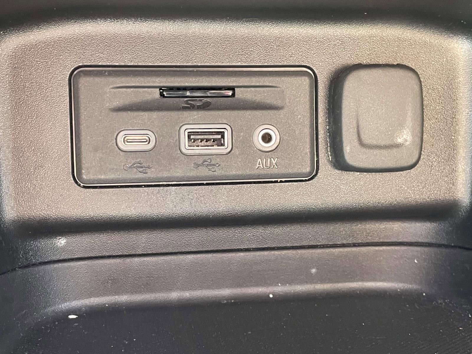 Used 2022 Chevrolet Equinox RS w/ RS Leather Package image 21