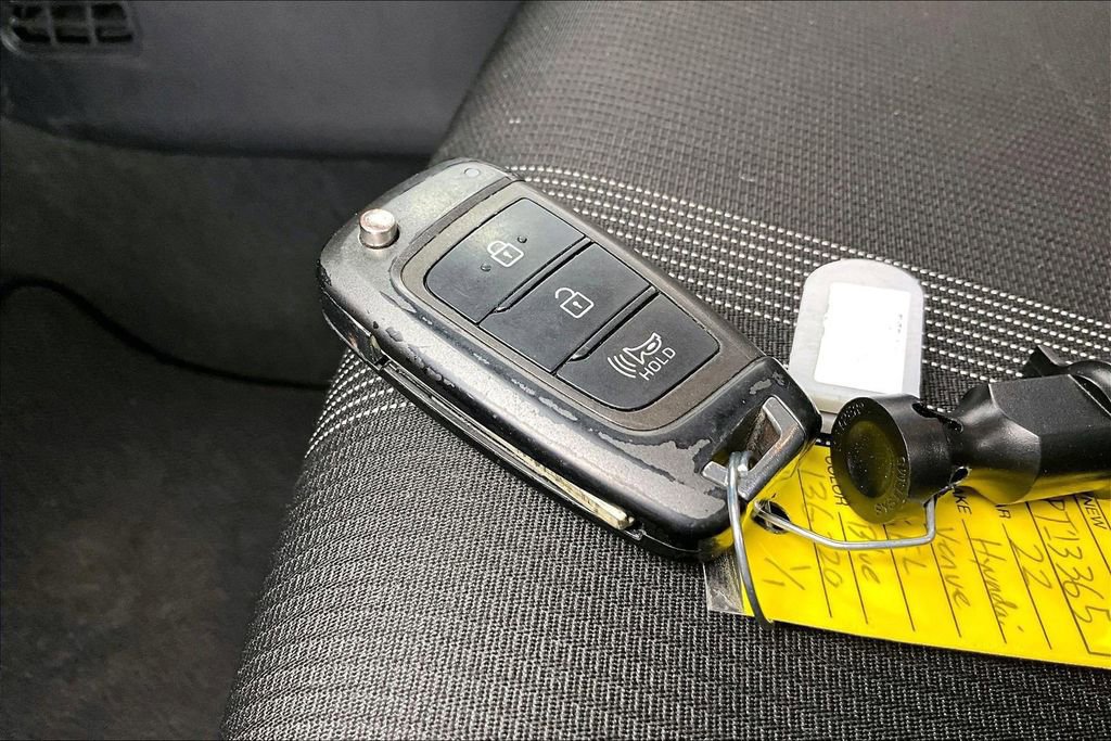 Used 2022 Hyundai Venue SEL FWD image 13