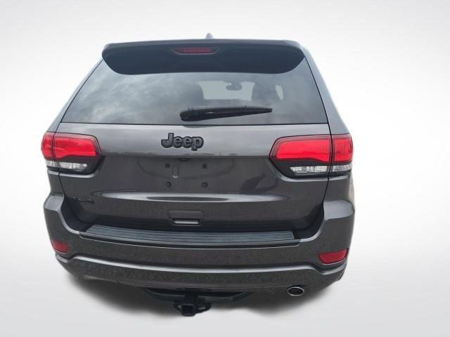 Used 2018 Jeep Grand Cherokee Altitude AWD/4WD image 4