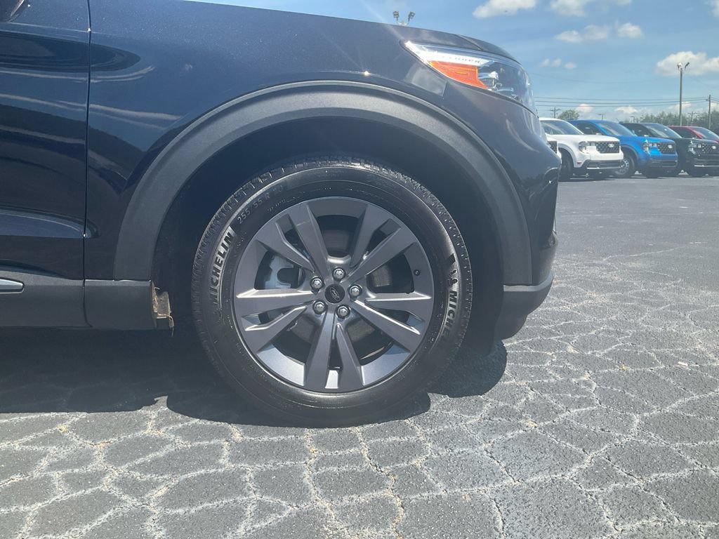 Certified 2024 Ford Explorer XLT w/ Equipment Group 202A RWD image 10
