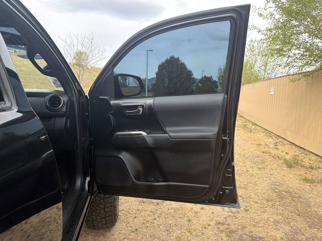 Used 2022 Toyota Tacoma TRD Sport w/ Technology Package AWD/4WD image 28