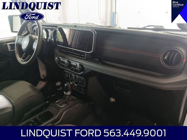 Used 2024 Jeep Wrangler Unlimited Rubicon w/ Technology Group AWD/4WD image 17