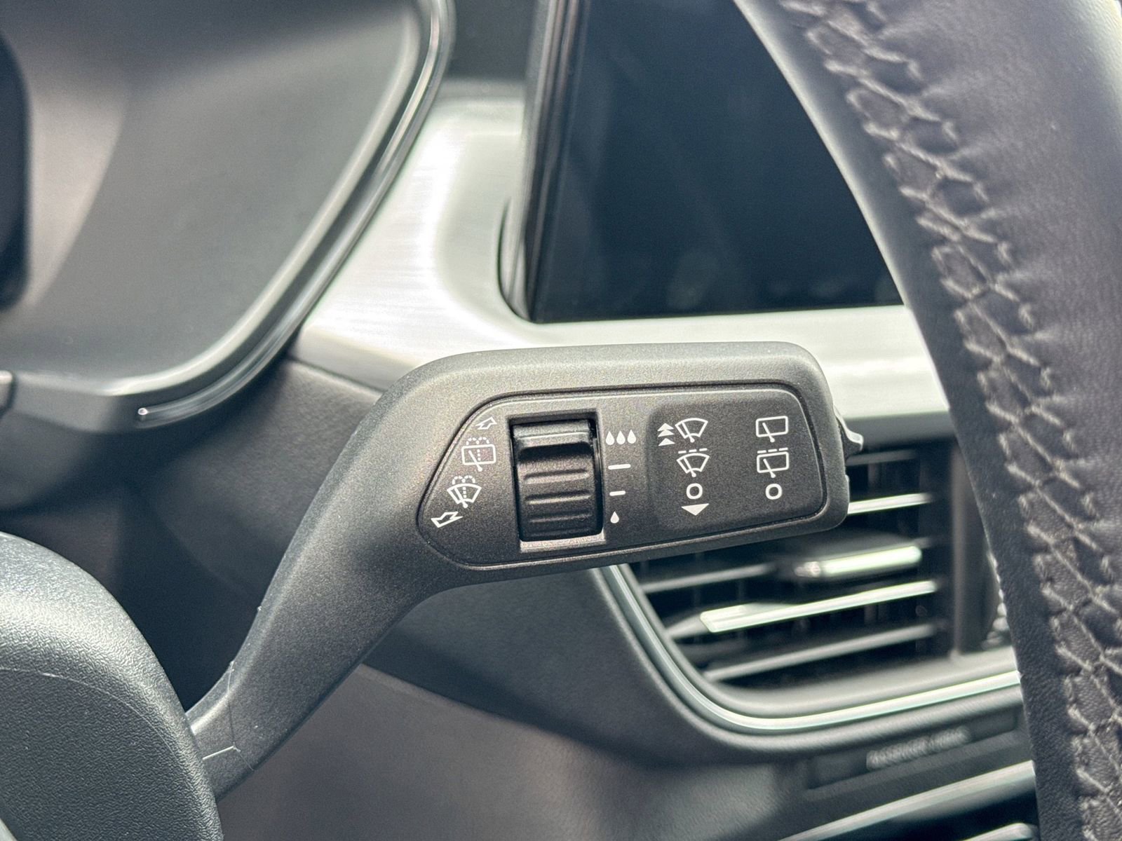 Certified 2025 Ford Escape Platinum image 24