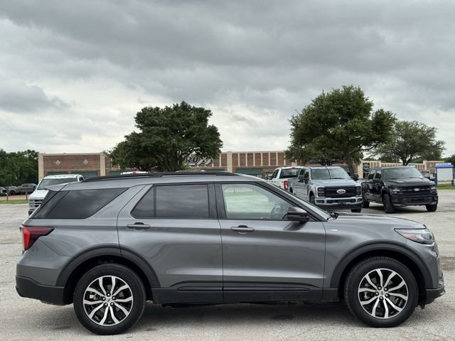 Certified 2025 Ford Explorer ST-Line image 3