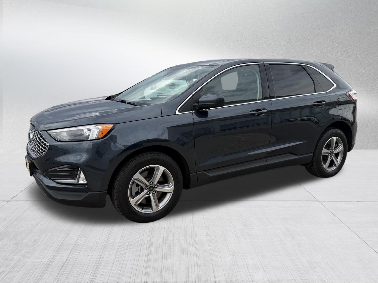 Certified 2024 Ford Edge SEL w/ Convenience Package AWD/4WD image 3