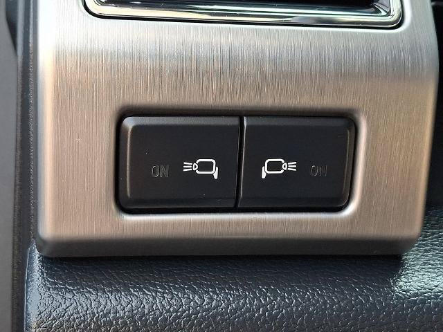 Certified 2022 Ford F350 Platinum AWD/4WD image 32