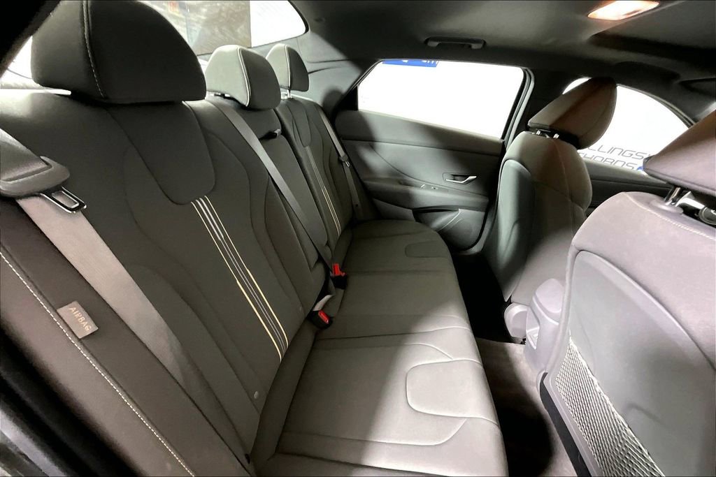 Used 2025 Hyundai Elantra SEL image 22