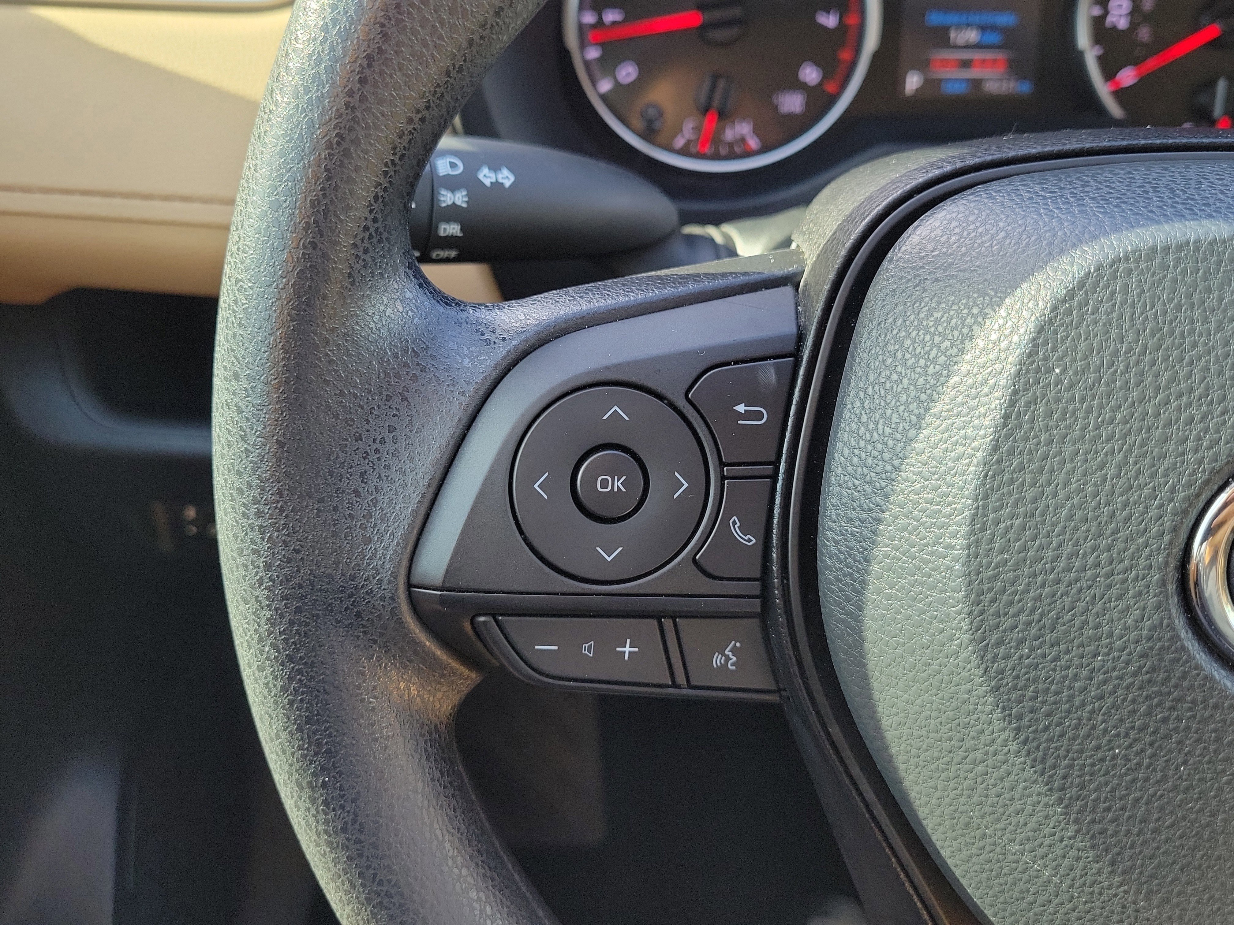 Used 2022 Toyota RAV4 LE FWD image 23