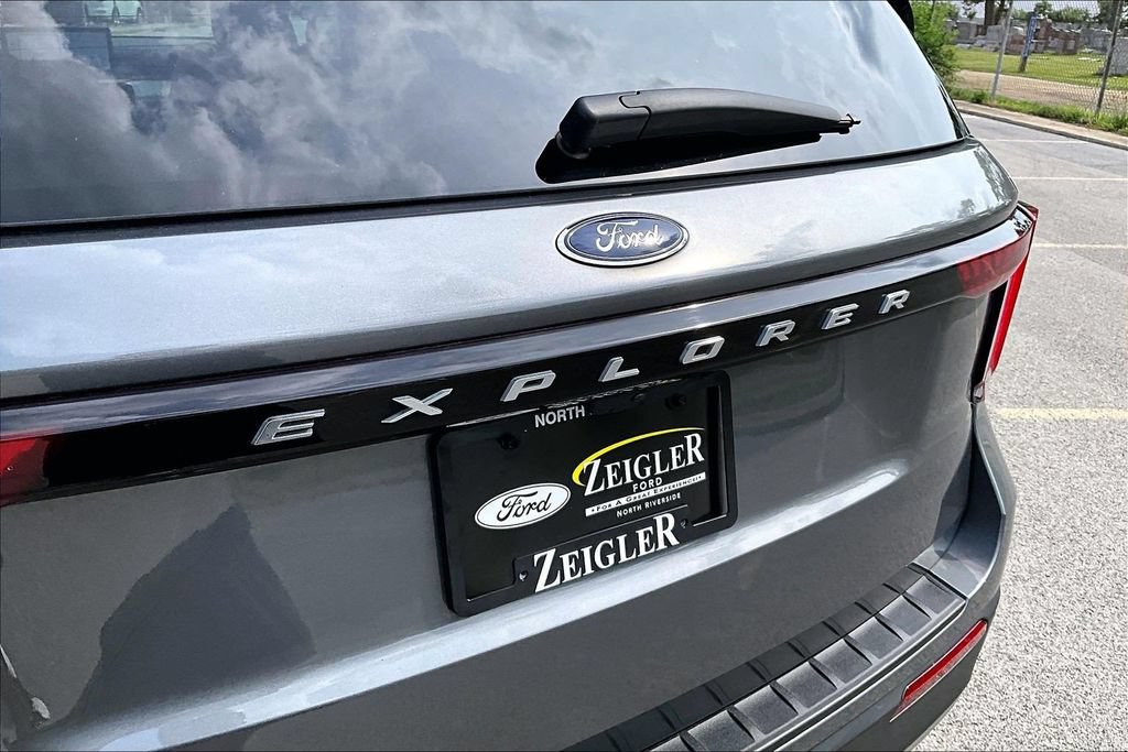 Certified 2025 Ford Explorer Active w/ Active Comfort Package RWD image 8