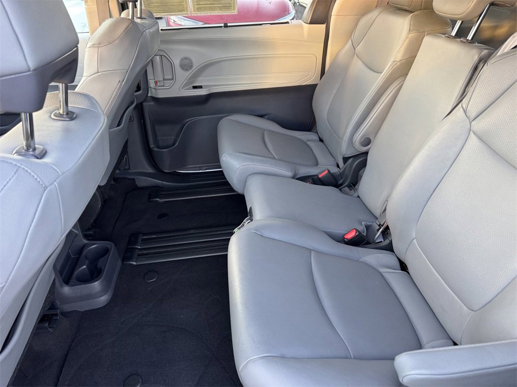 Used 2024 Toyota Sienna XLE image 8