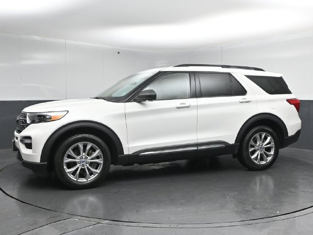 Certified 2024 Ford Explorer XLT w/ Equipment Group 202A AWD/4WD image 4