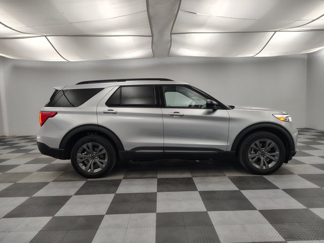 Certified 2024 Ford Explorer XLT w/ Equipment Group 202A AWD/4WD image 7