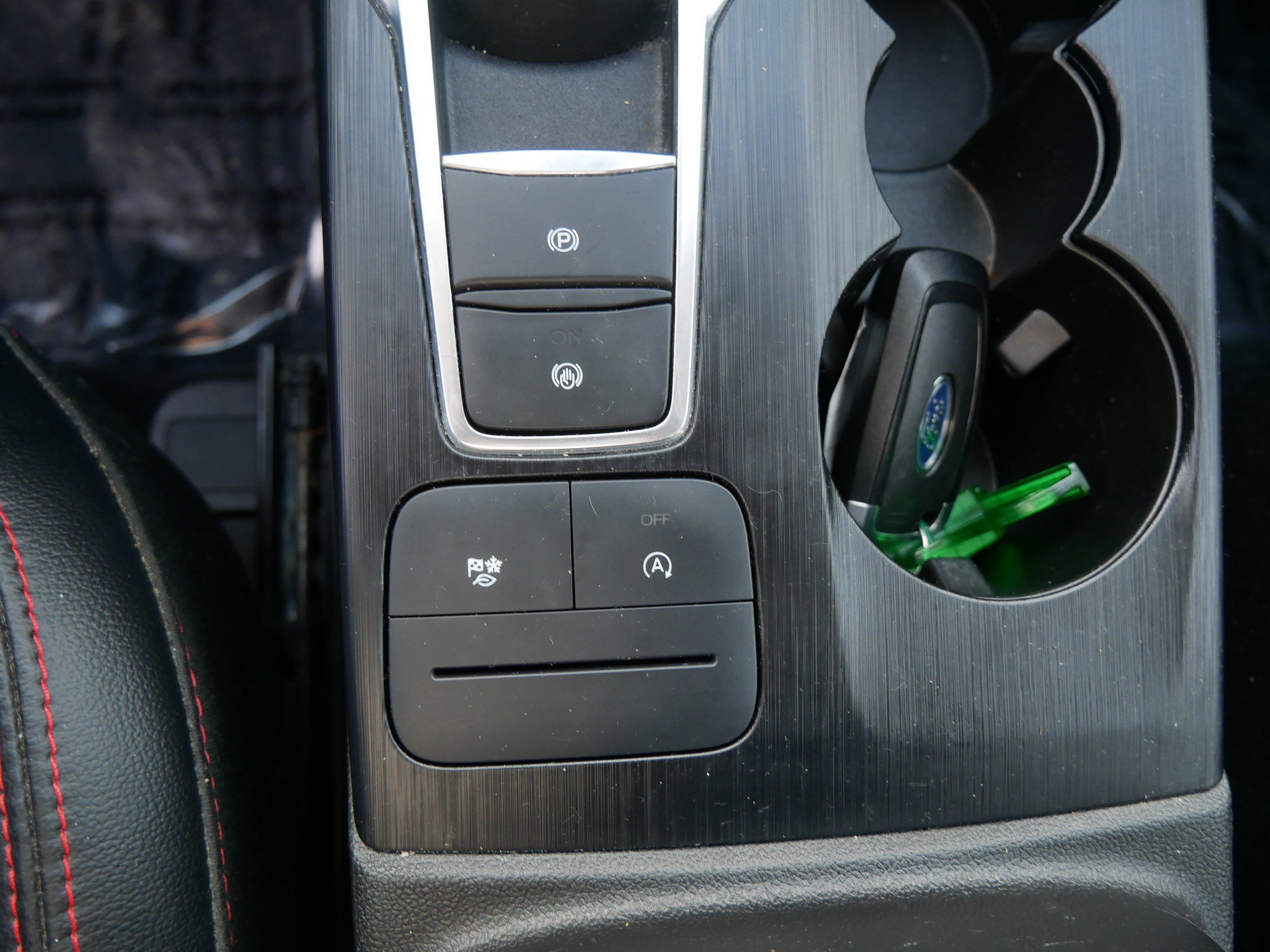 Certified 2022 Ford Escape SEL w/ SEL Stealth AWD Package image 33