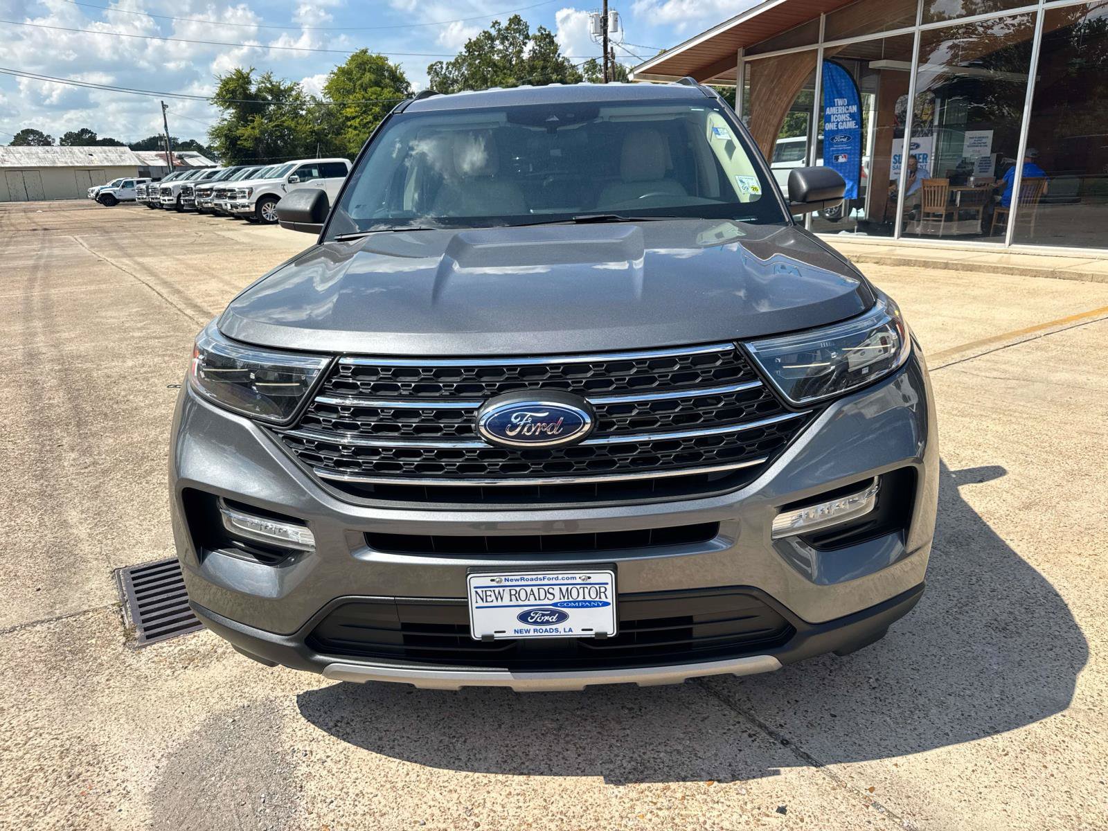 Certified 2022 Ford Explorer XLT w/ Equipment Group 202A RWD image 2