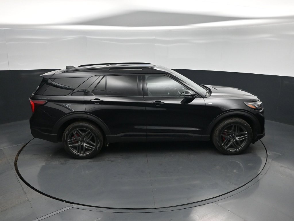 Certified 2026 Ford Explorer ST-Line w/ ST-Line Street Pack AWD/4WD image 38
