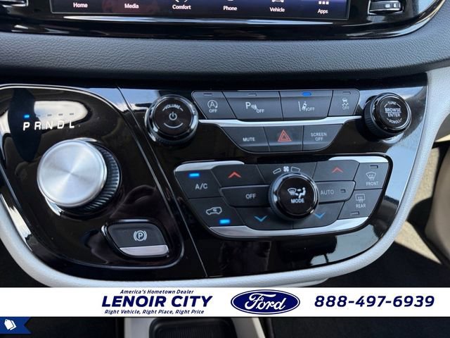 Used 2023 Chrysler Pacifica Touring-L FWD image 26