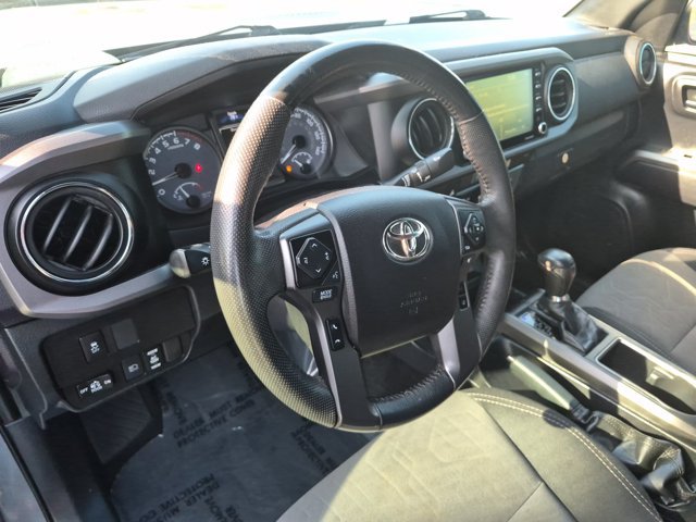 Used 2021 Toyota Tacoma TRD Off-Road w/ Technology Package AWD/4WD image 17