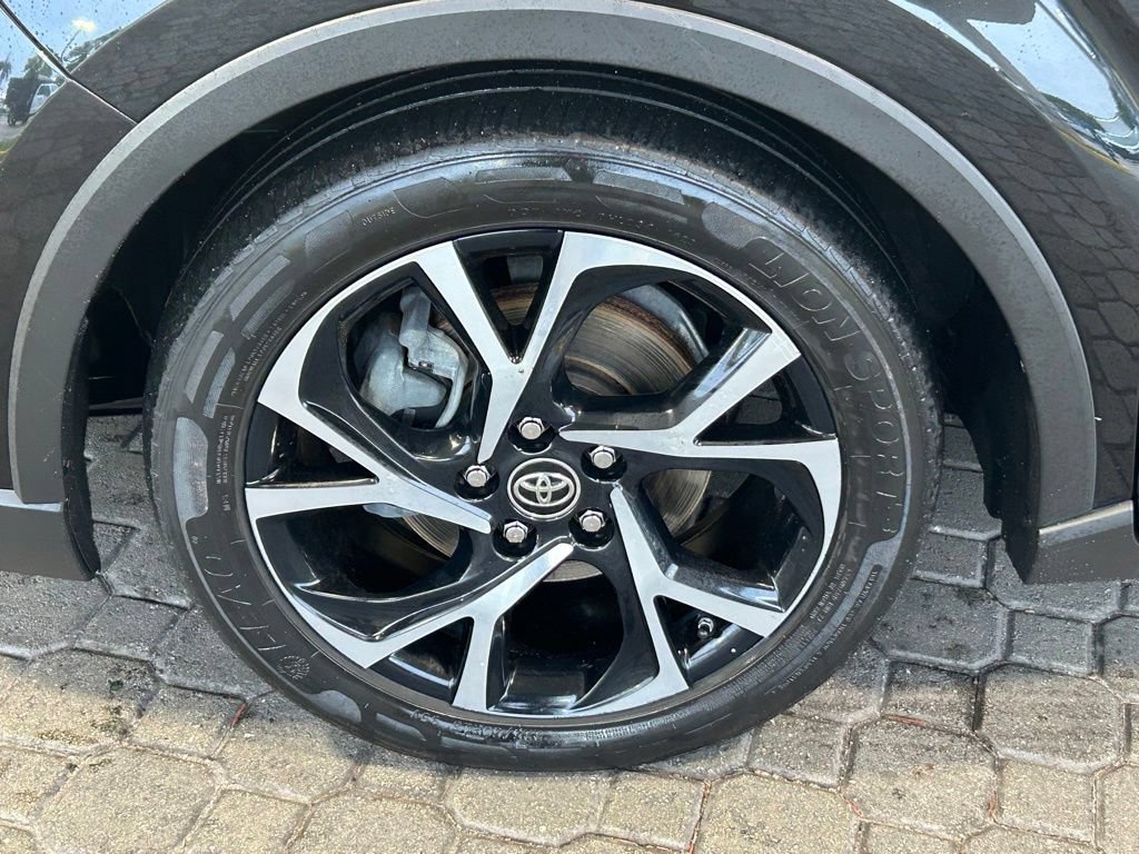 Used 2019 Toyota C-HR XLE FWD image 16