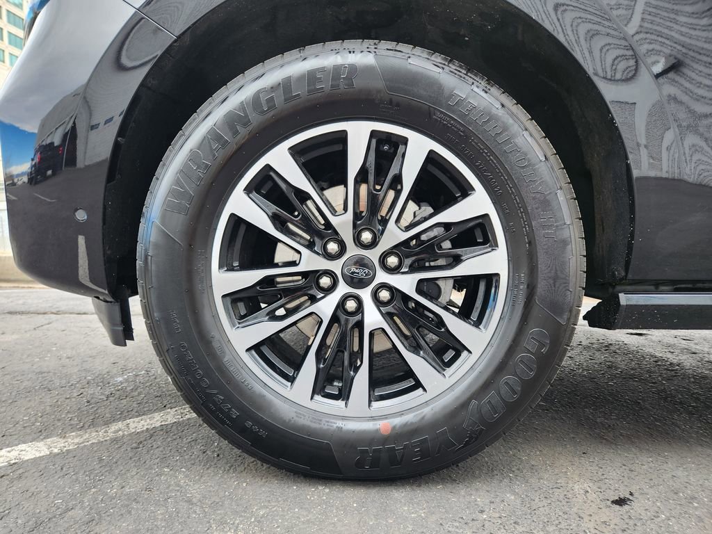 Certified 2025 Ford Expedition Max Platinum image 20