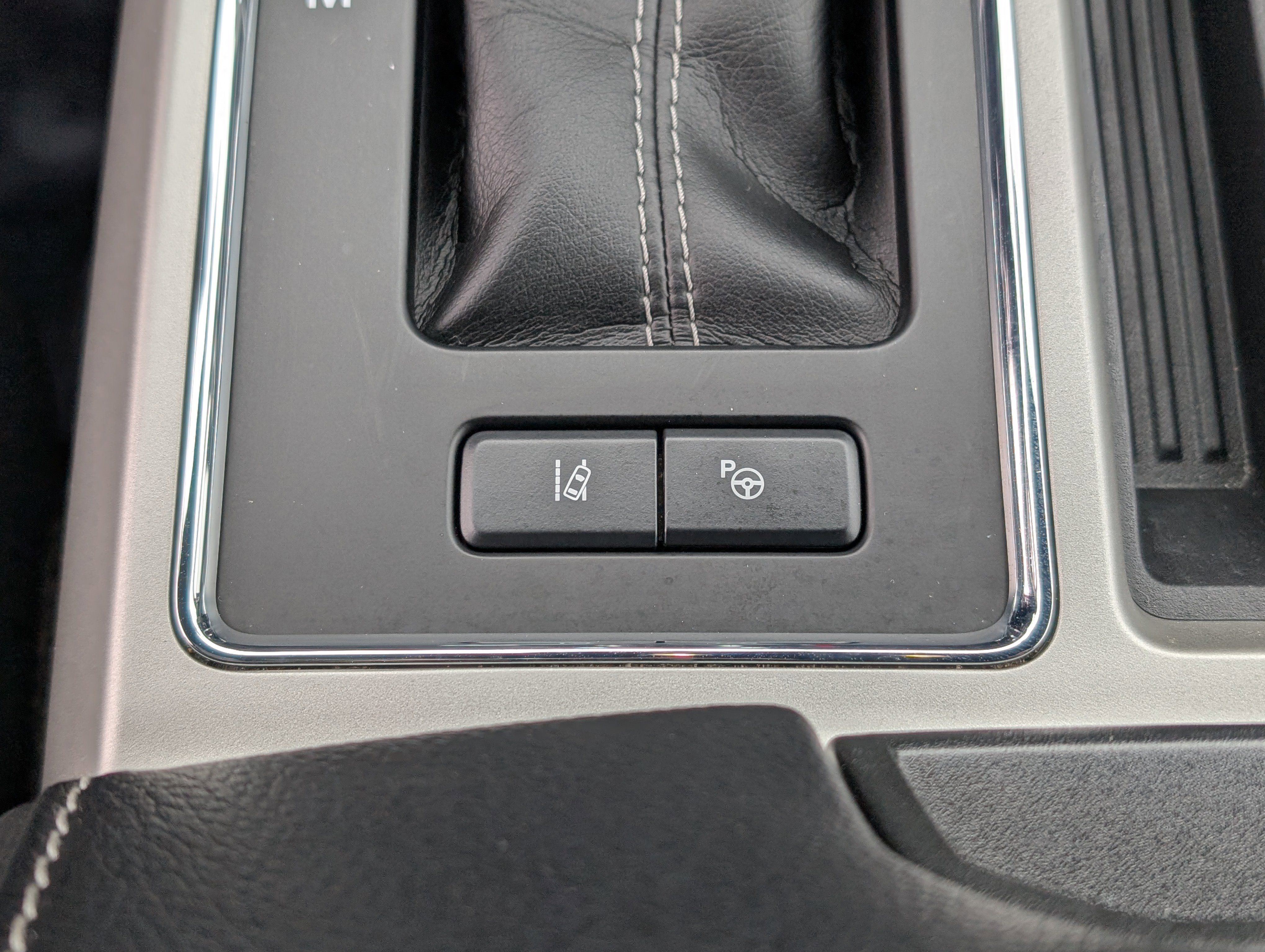 Certified 2020 Ford F150 Lariat w/ Equipment Group 502A Luxury image 26