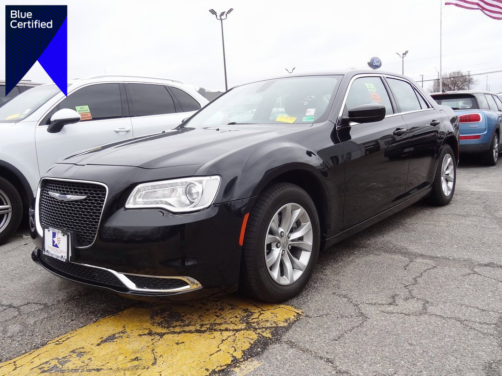 Used 2023 Chrysler 300 Touring image 1