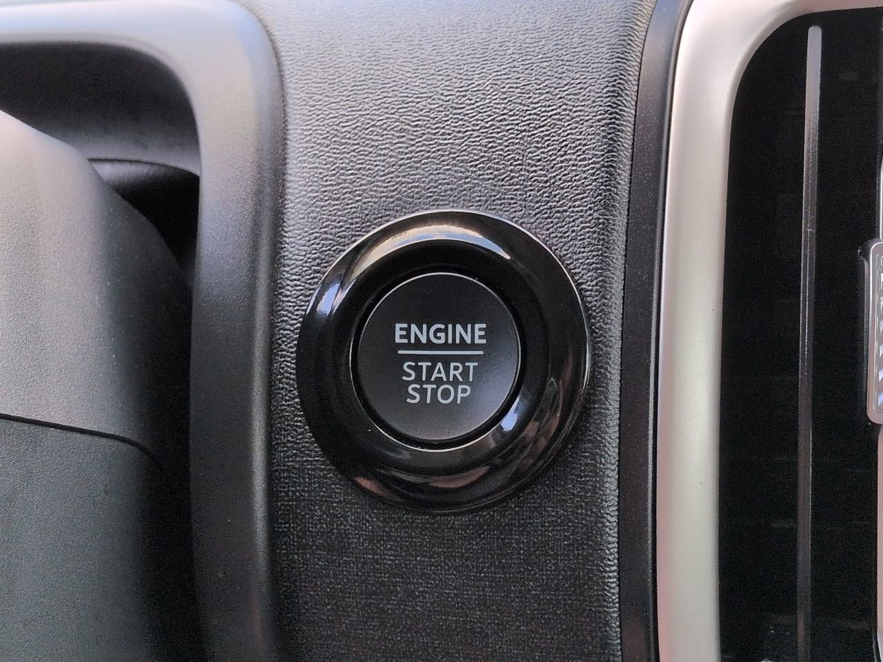 Certified 2025 Ford Expedition Active image 27