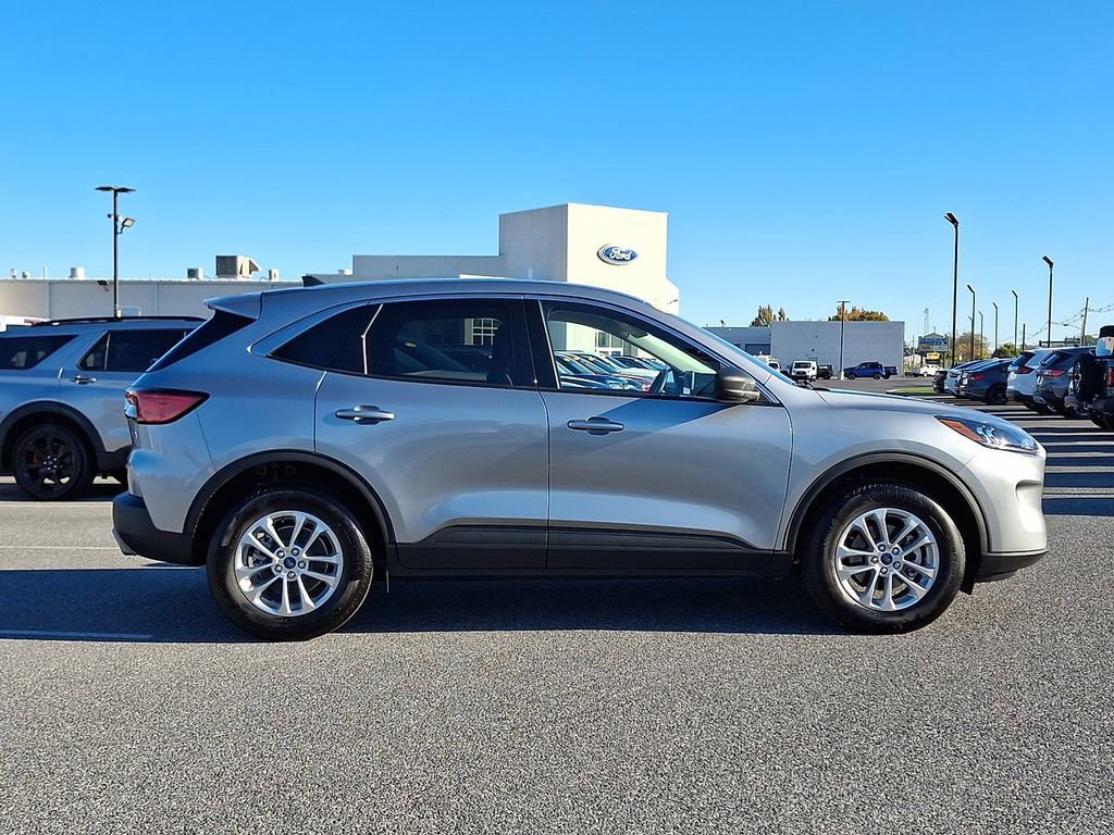 Certified 2022 Ford Escape SE w/ Cold Weather Package image 5