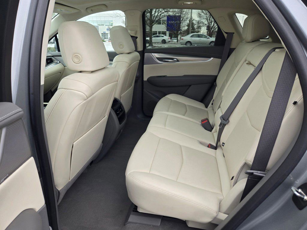 Used 2023 Cadillac XT5 Premium Luxury image 16