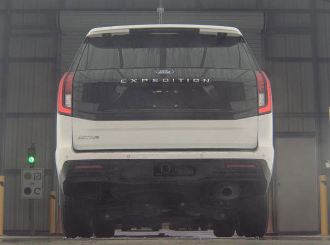 Certified 2025 Ford Expedition Active image 3