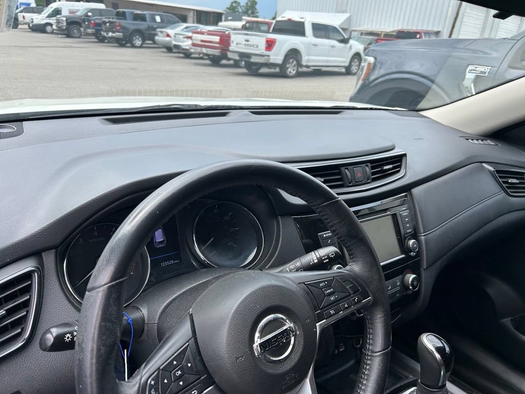 Used 2018 Nissan Rogue S w/ S Value Package AWD/4WD image 11