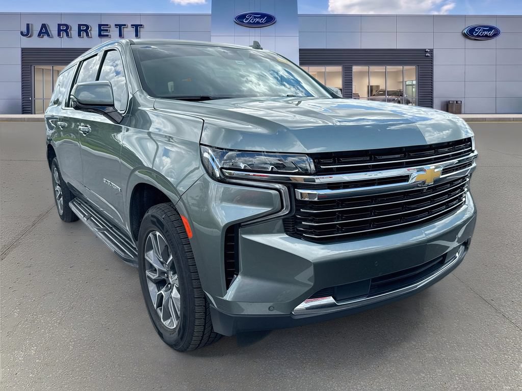 Used 2024 Chevrolet Suburban LT w/ Luxury Package RWD image 1
