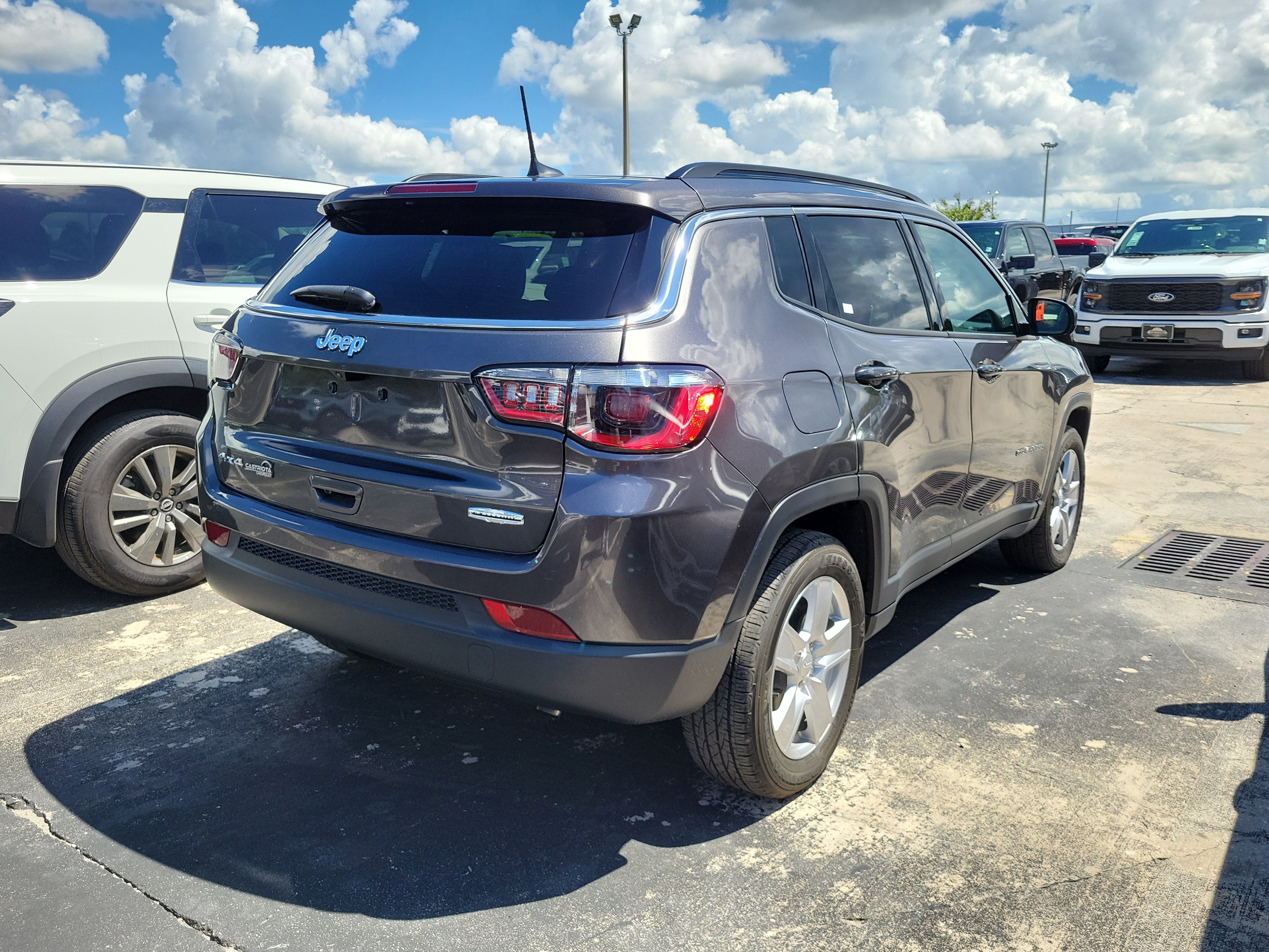 Used 2022 Jeep Compass Latitude w/ Convenience Group AWD/4WD image 5