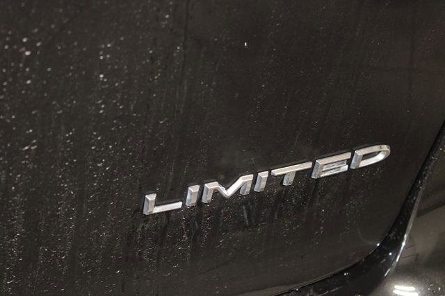 Used 2023 Chrysler Pacifica Limited FWD image 24