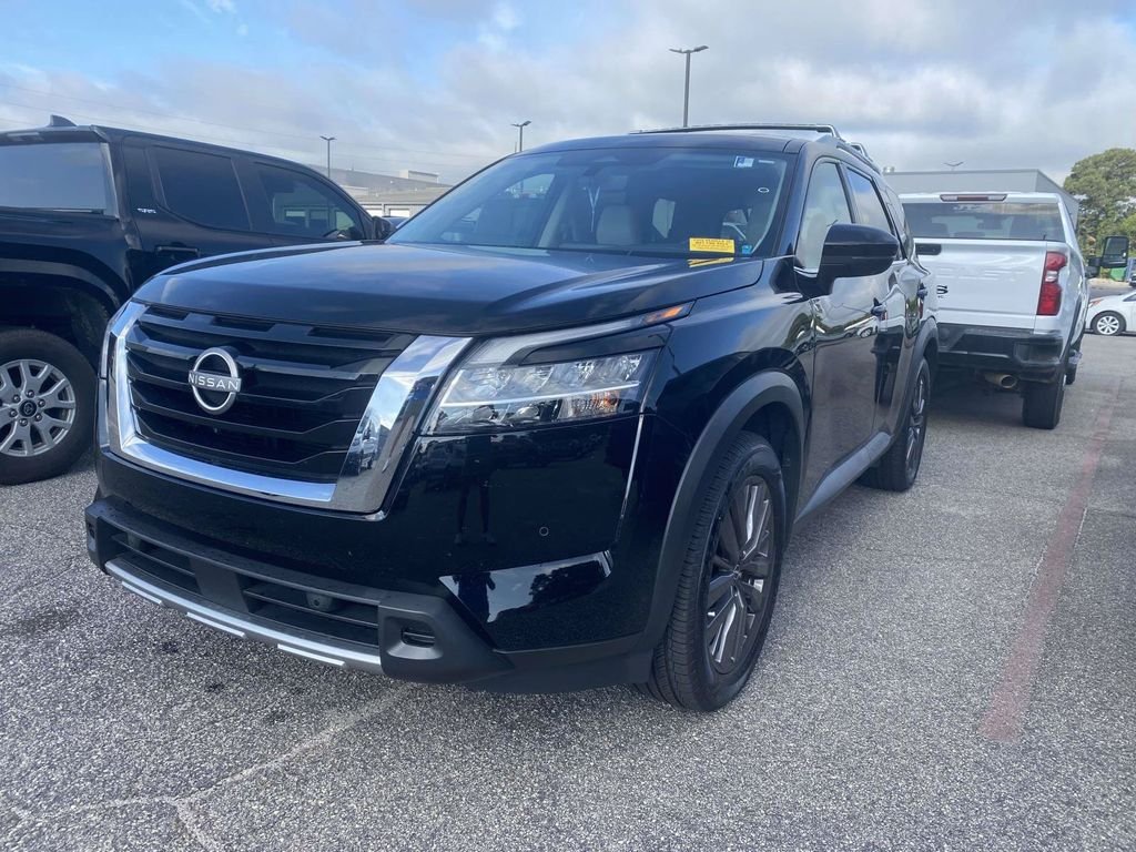 Used 2023 Nissan Pathfinder SL w/ SL Premium Package FWD image 3