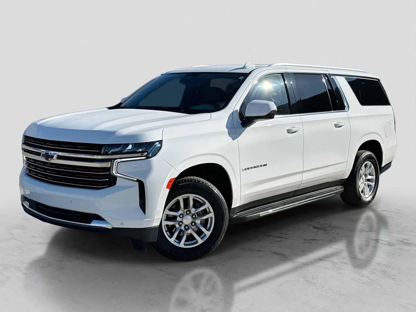 Used 2024 Chevrolet Suburban LT w/ Luxury Package AWD/4WD image 1