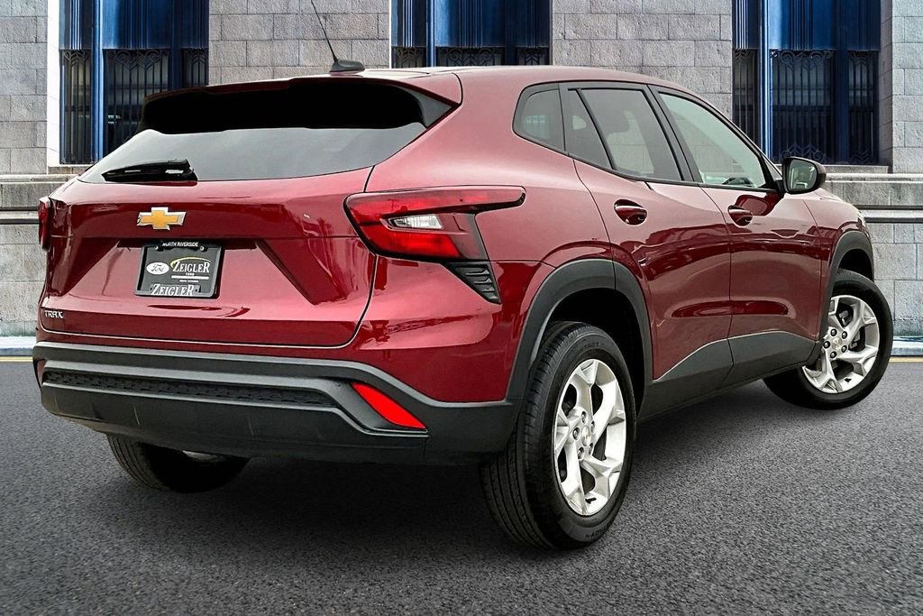 Used 2024 Chevrolet Trax LS w/ LS Convenience Package image 11