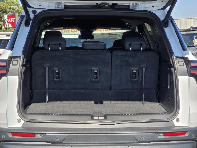Used 2024 Chevrolet Traverse LS FWD image 33