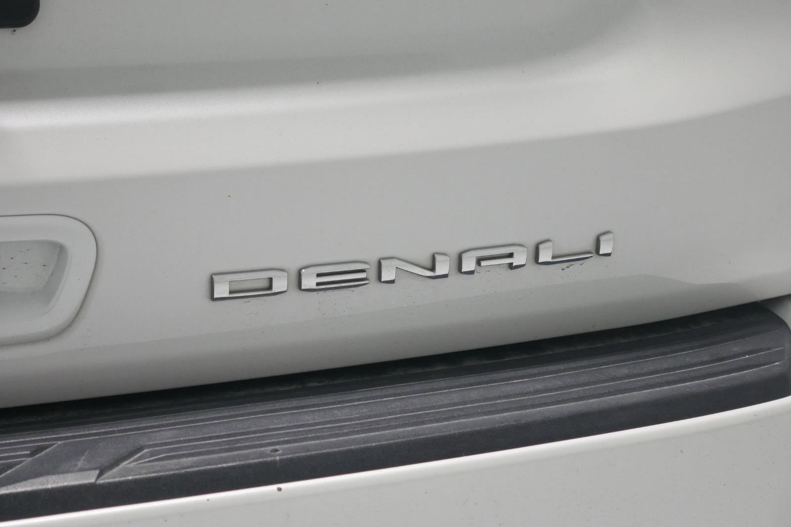 Used 2023 GMC Yukon XL Denali image 27